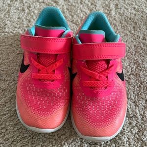 Nike girls pink 9c sneakers